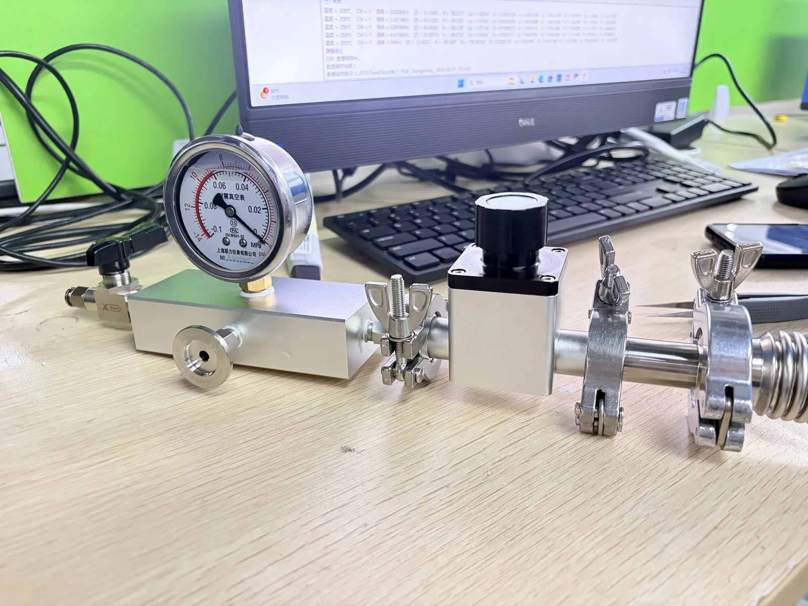Complimentary VACKIT vacuum and gas atmosphere interface module