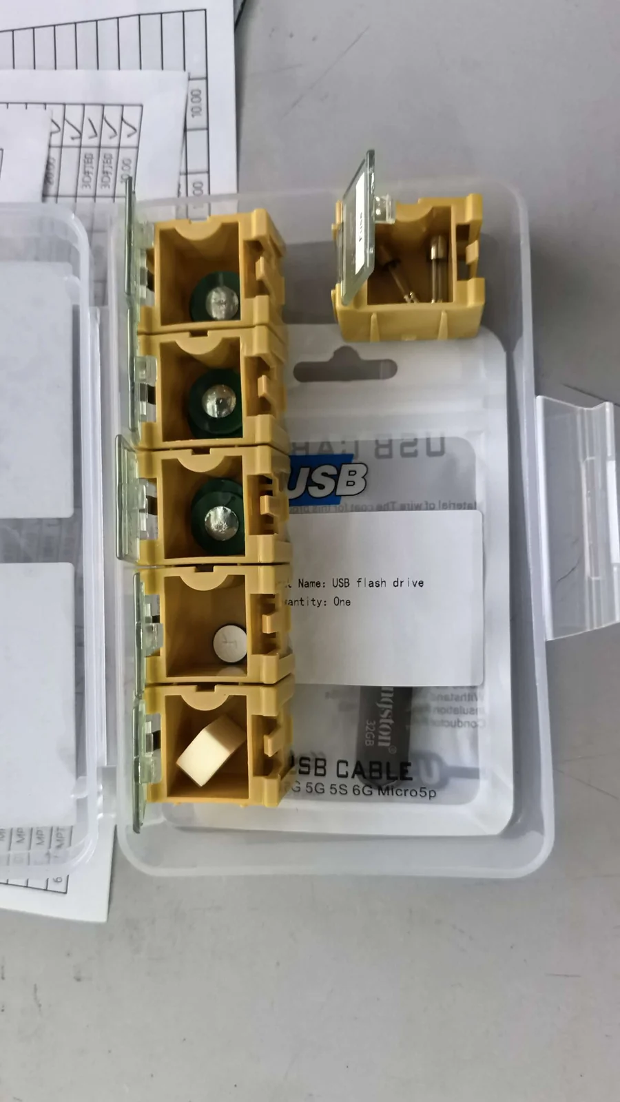 Dielectric calibration standard sample box with software USB key