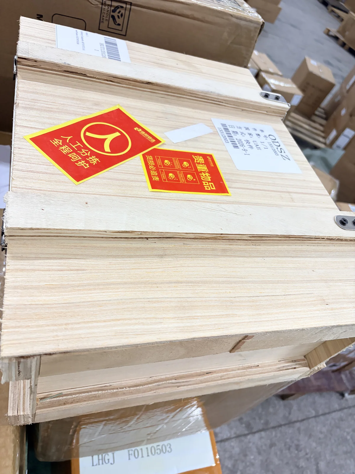 Custom reinforced export wooden crate with shipping labels